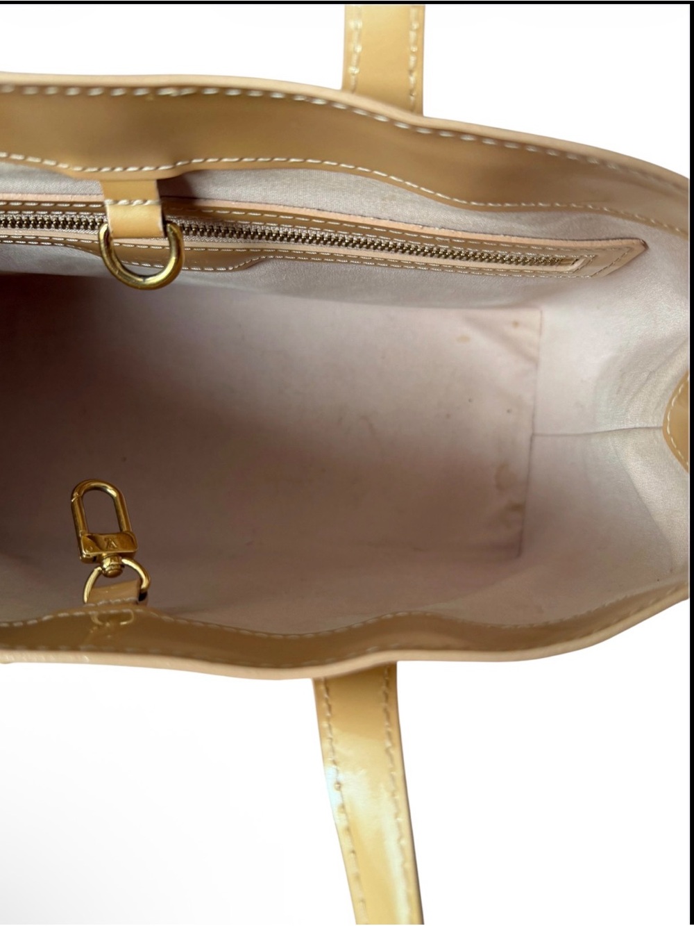 Louis Vuitton Wilshire PM, Monogram Vernis, Patent Leather Tote - Picture 15 of 16